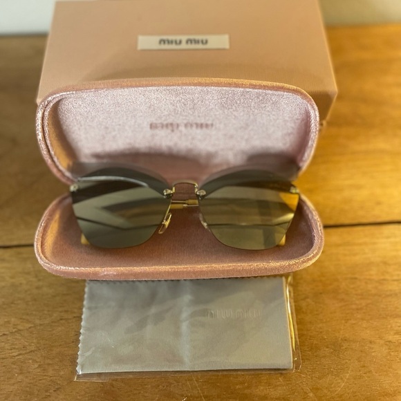 Miu Miu SMU56T Catwalk butterfly shaped Sunglasses EUC - Picture 3 of 16